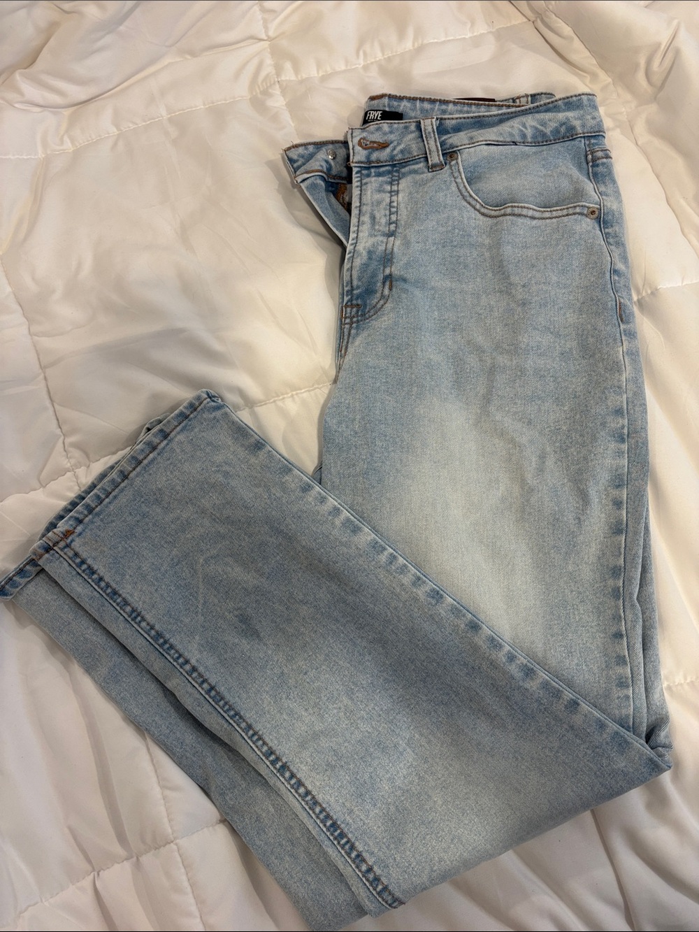 FRYE AND CO. Women’s Light Blue Relaxed Jeans